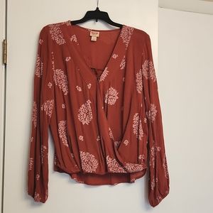 Mossimo size L clay colored paisley print top